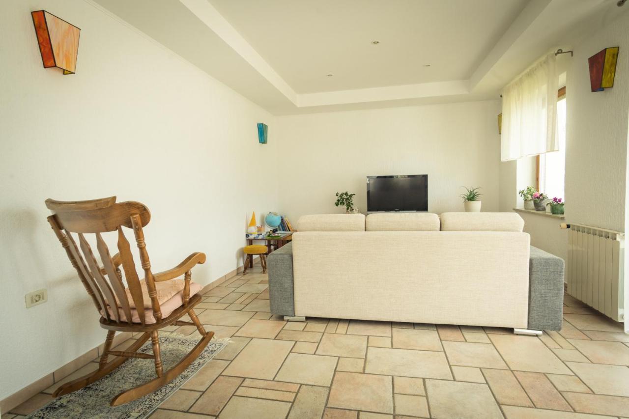 Apartment Ajdi Ajdovščina Εξωτερικό φωτογραφία